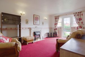 Lounge/Diner- click for photo gallery